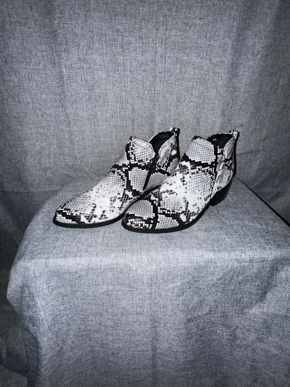 Lucky Brand Women's Basel Black / White Snake Low Cut Ankle Booties - .com,